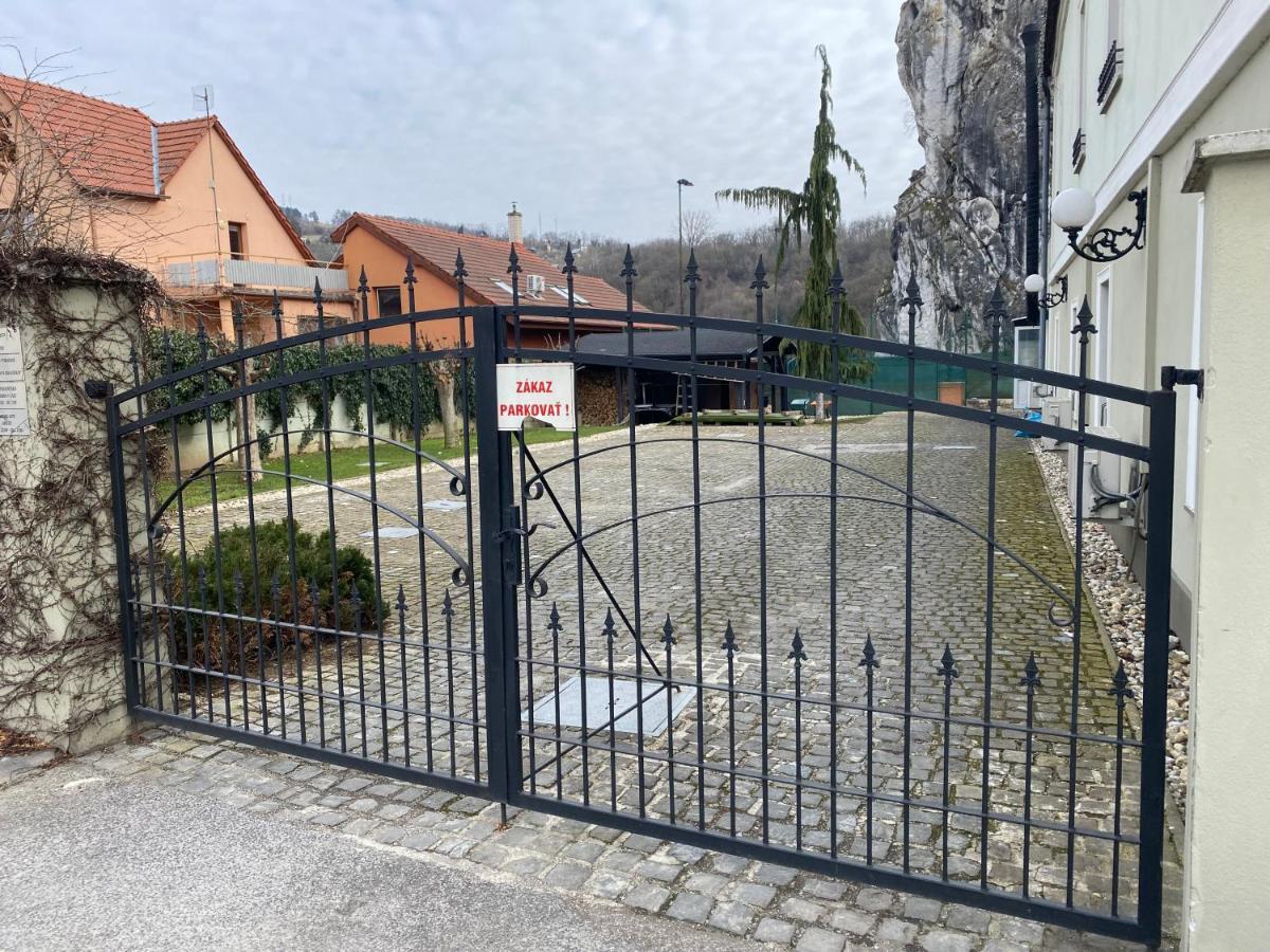 Kuria Beckov - Penzion Bagian luar foto